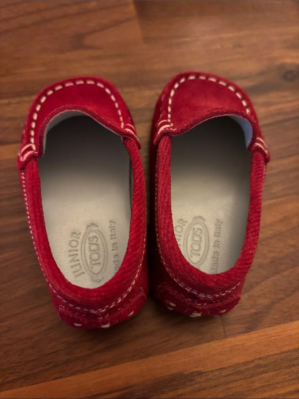 TOD'S Junior Red Velvet Toddlers' Moccasins size 17 (approx 3-6mo)